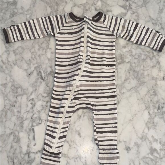 Adorable Lion and Striped Baby Footie Bundle 3/6M - Picture 5 of 7